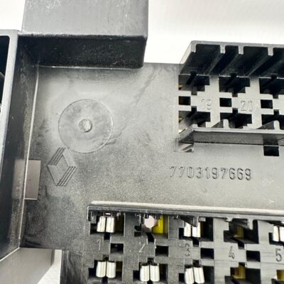 sigorta-tablasi-renault-clio-2-orjinal-7703197669-719.jpeg sigorta-tablasi-renault-clio-2-orjinal-7703197669-719.jpeg