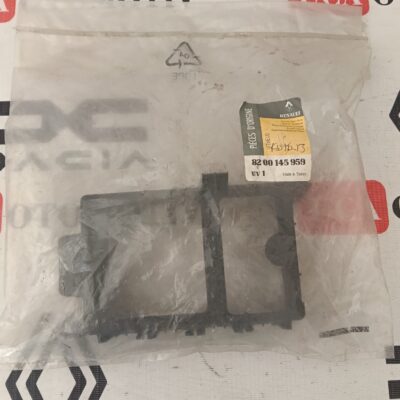 uch-tespit-plastigi-yuvasi-renault-clio-2-mais-8200145959-2513.jpeg